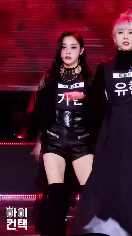 🔥 Gahyeon from Dreamcatcher Teasing in Tight Leather Shorts & Thigh-High Boots 💦
