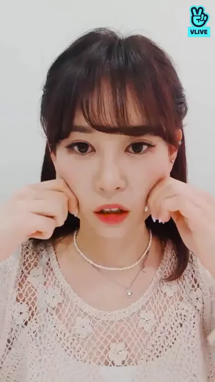 Cherry Bullet - Bora: Stretching to Accommodate You @ 60fps