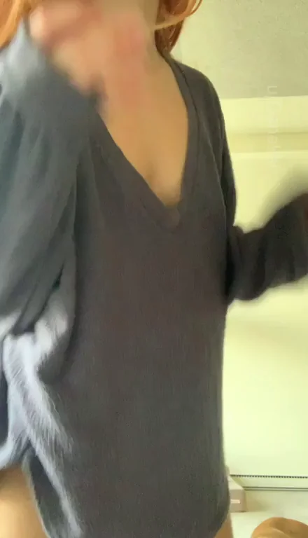 Fiery Redhead Teases with Juicy Booty & Pussy Reveal 🔥🍑