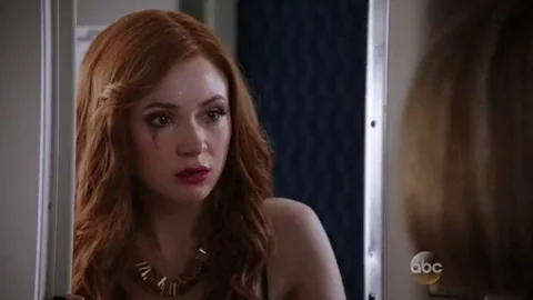 🔥 Karen Gillan’s Steamy Selfie Tease 💋