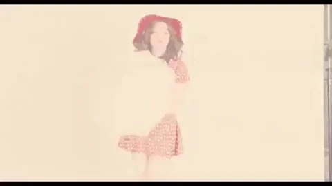 Amanda Seyfried proudly showing off her perfect plots (Lovelace)