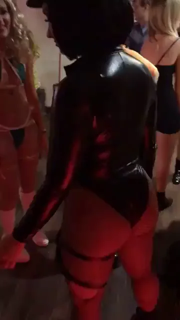 Demi Lovato Twerkin' Her Thick Juicy Ass 🍑💦 Makes Me Nut Hard!