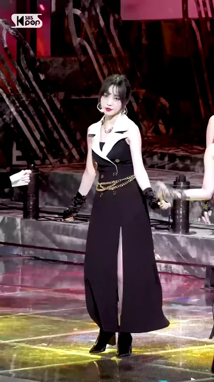 Gfriend Yuju's body line