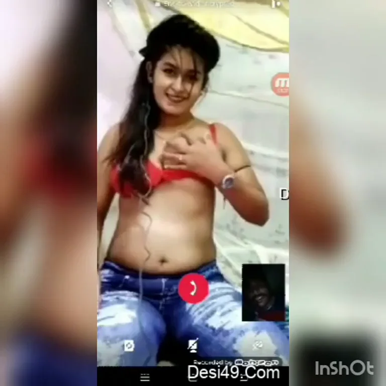 Cute Desi Cam Slut Flashes Juicy Tits and Wet Pussy