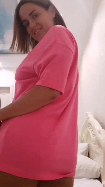 love to wear at home comfortable oversize t-shirts =P