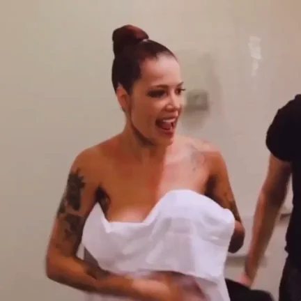 Halsey in "Road to manic"