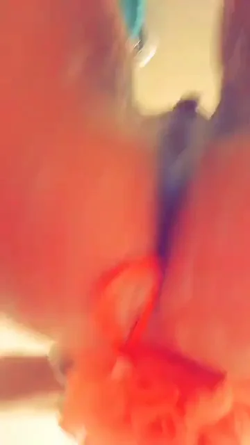 Solo Cam Slut Spreads Her Juicy Pink Pussy Wide Open