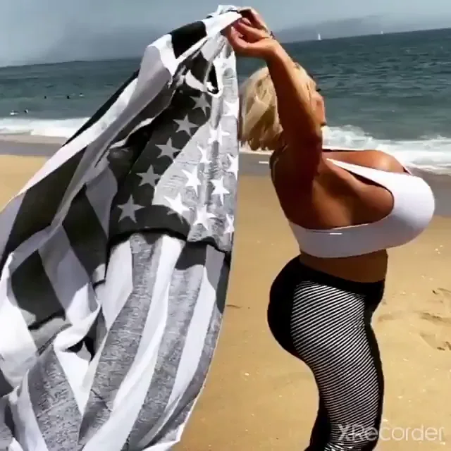 Patriotic Bimbo Bounces American Flag Tits on the Beach