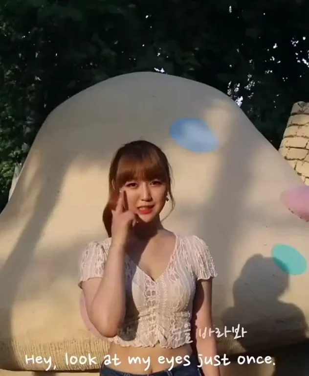 (Rockit Girl) LEESEUL - Cleavage w/slowed jiggle