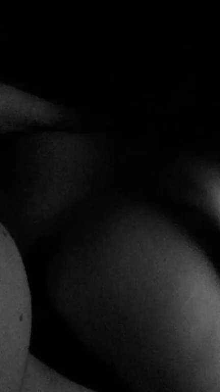 Adorable Pregnant Babe's Juicy Ass Tease