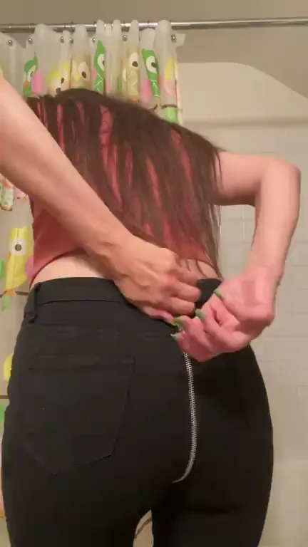 Zippered Jeans Slut Teases Her Tight Ass for Anal Fun