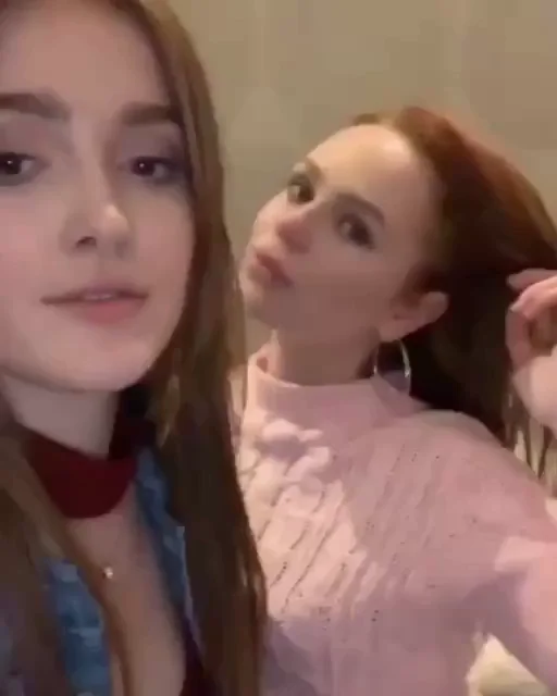 Fiery Redhead Lesbos Kissing Passionately 😘🔥