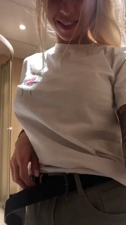 I bet you wanna see more?;) sc : mrs.snowsky ! upvote and message me in snap :)