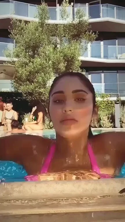 Sexy Pool Cleavage