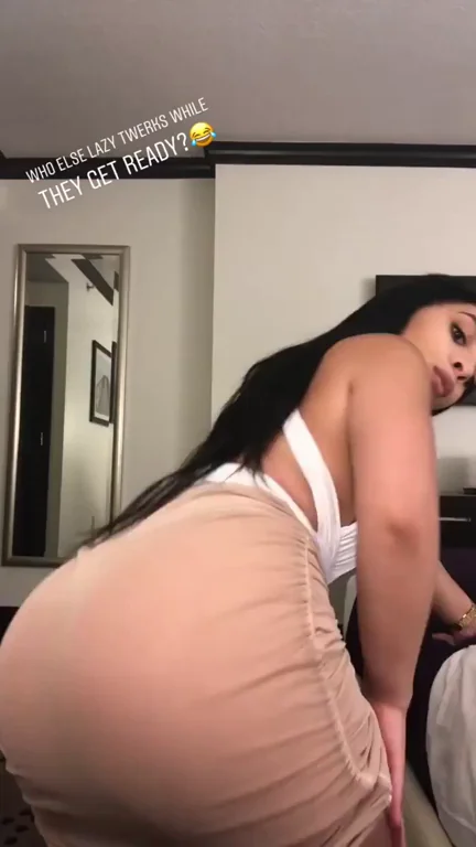 Thick Ebony Babe Twerkin' Her Juicy Ass in Sheer Skirt