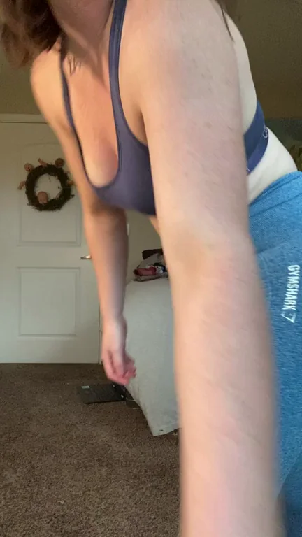 No Panties Tease: Cameltoe Queen Rocks Tight Blue Leggings