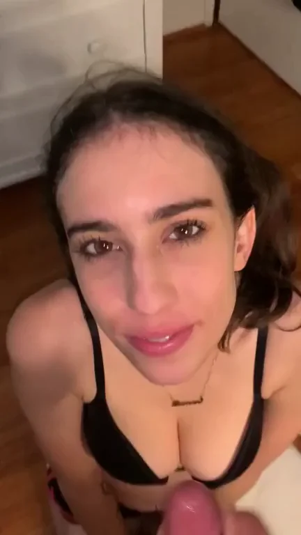 Barely Legal Babe Loves Face-Cum Blasts