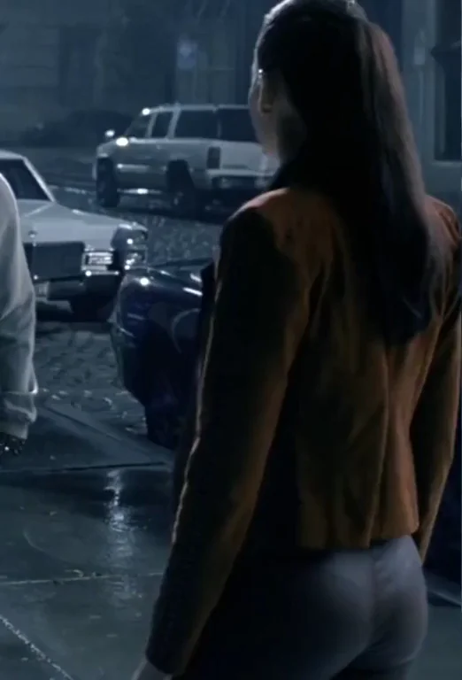 Gal Gadot's gratuitous butt shot