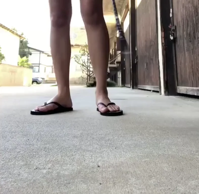 u/anon2026 naked on her driveway