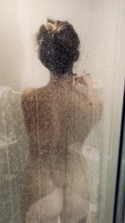 Wifey's Juicy Shower Ass Gif 🍑💦🔥