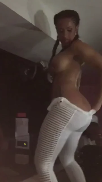 Cardi B Twerking Her Juicy Ass 🍑🔥