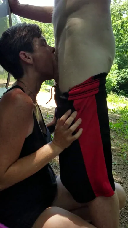 🔥 Roadside Cellphone Facefuck Slut Action 🍆💦