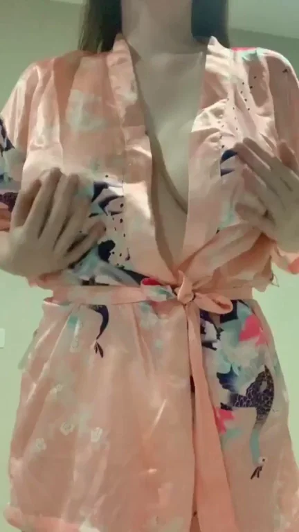 Pale Slut's Massive Saggy Tits Tease 😍🍈🍈