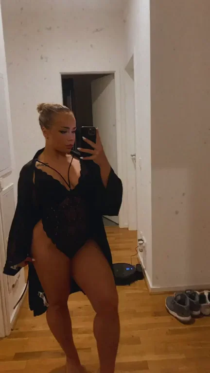 Hey 5 Horny Studs 👋 Epic Titty Tease Drop & Fuck ?🍈🍈
