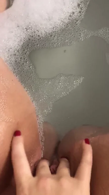 Horny Slutwife Spreads Pussy in Bubbly Bath Waiting for Hubby 🍑🛁💦