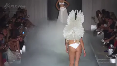 Bouncy Fashion Show