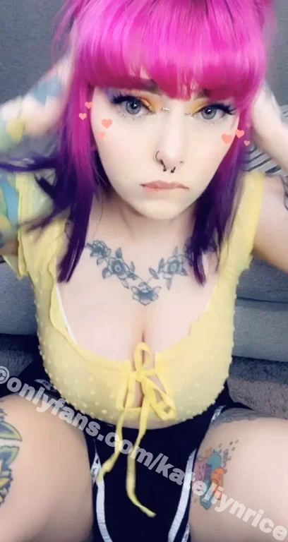 Pink-Haired Ahegao Slut Begs: 'Use Me as You Please??'