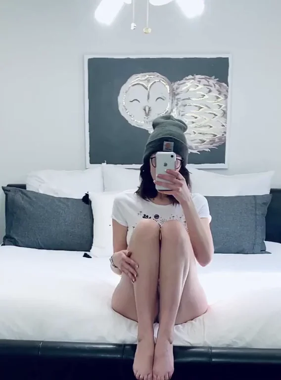 MILF Next Door Teases Her Juicy Tits & Pussy in Beanie 😈👅