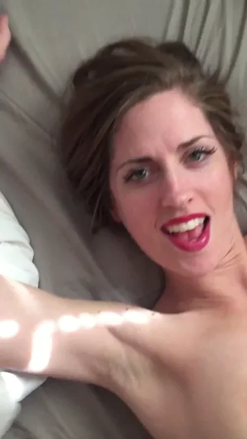😈 MILF Lacey Gets a Massive Facial Cumshot 💦👅