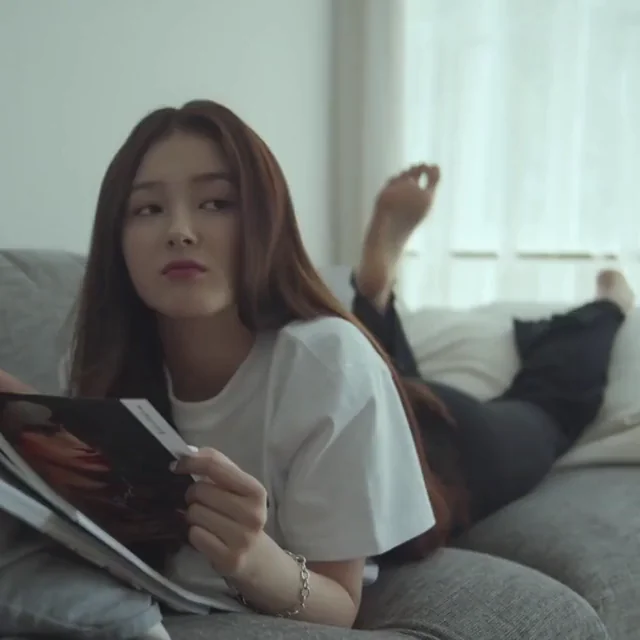 I'd love to prone bone Nancy from Momoland.