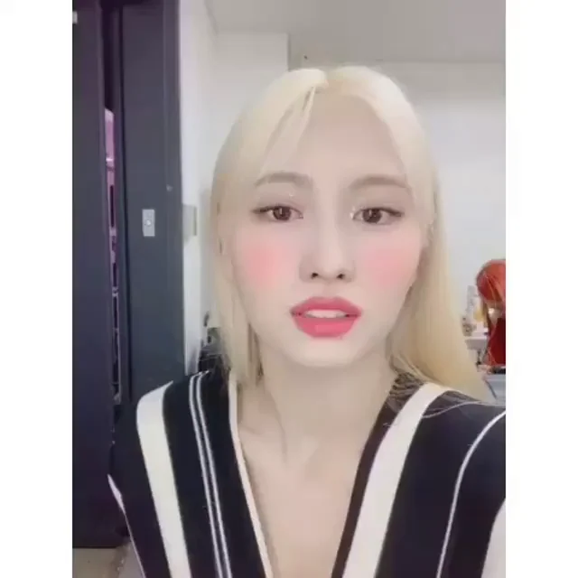 TWICE - Momo
