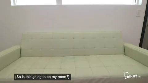 Jasmine Grey Finds Hot Room & Gets Fucked In 🏠🍆💦