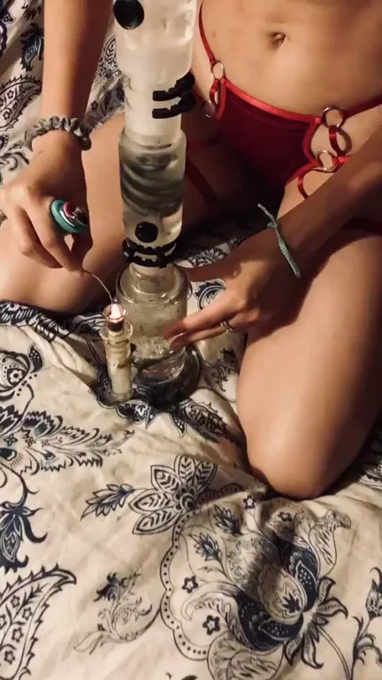 this glycerine bong rip was so [f]rozen i could feel it in my titties!