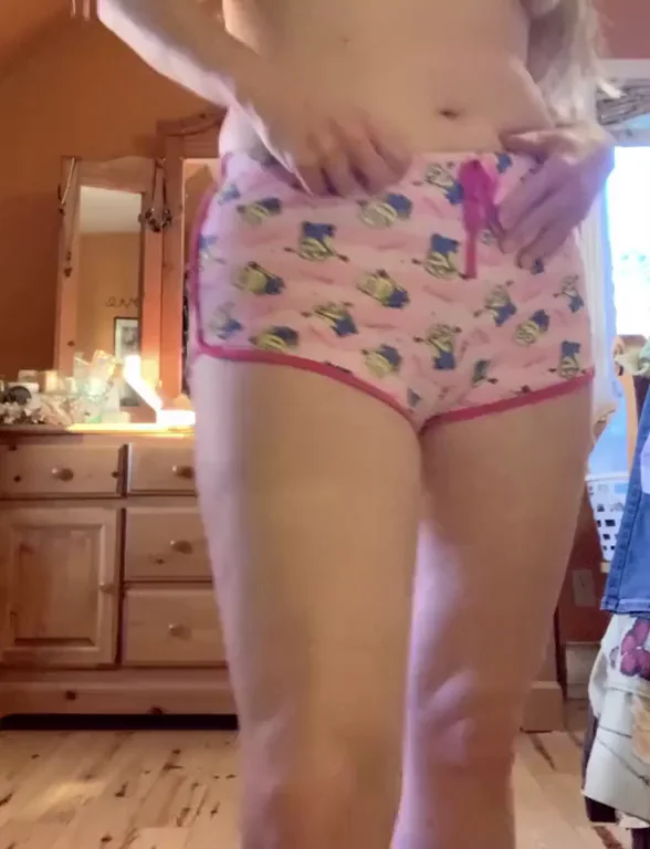 Minion Panties Tease to Juicy Anal Spread