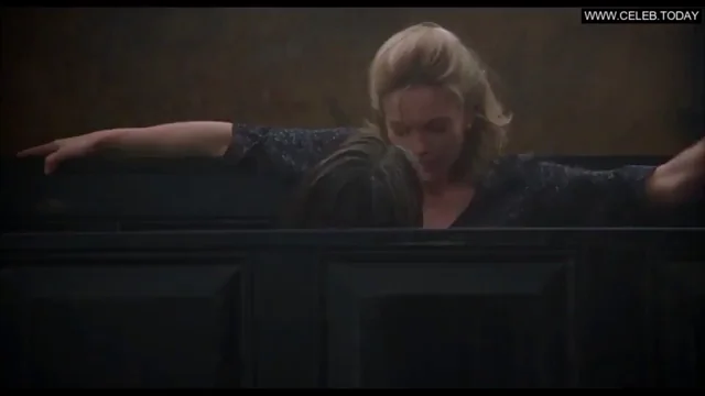 Diane Lane cheating inside a public bathroom in Unfaithful (2002)