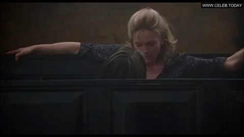 Milf Diane Lane cheating in a public bathroom (Unfaithful 2002)