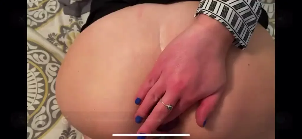 Butt Plug doggy with a thick dick