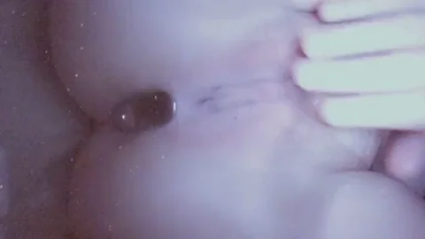 A little bathtime fun with my plug ?