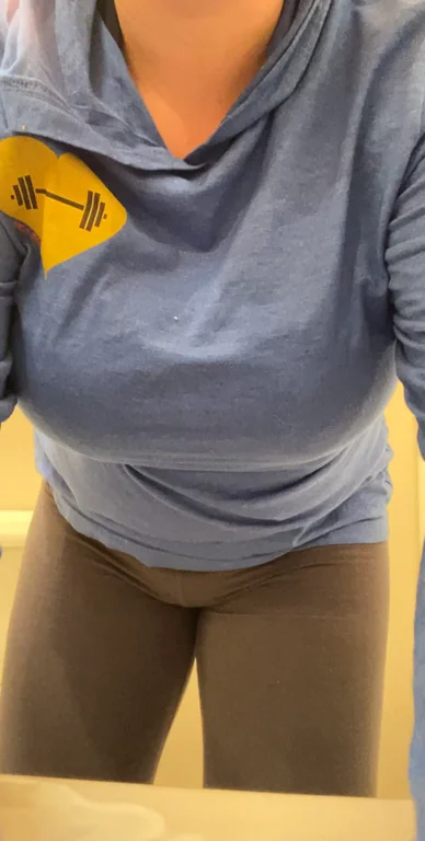 💦 Cum Hard on This Epic Titty Drop Slam! 🍼