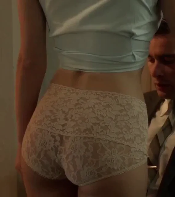 Elena Satine's Juicy Ass Tease 🍑🔥
