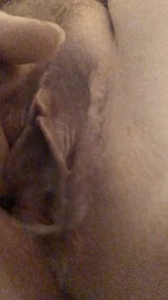 My girlfriend sent me a video of her overflowing pussy