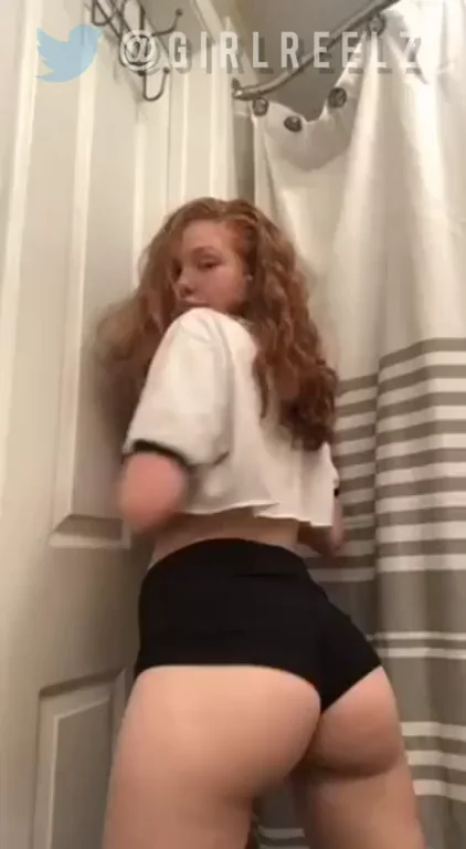 Wanna Pound My Juicy Teen Ass? 🍑🔥