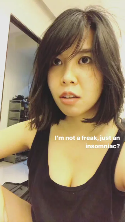 Cute Asian Babe Teases: I'm Not Tranny! 😈🍑
