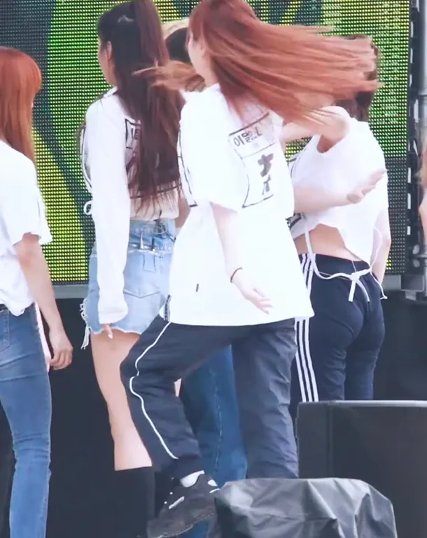 🔥 LOONA Haseul & Vivi Sexy Stage Tease 💦 Kpop Fap Fuel