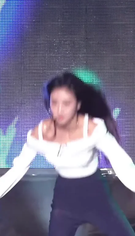 LOONA - Yves