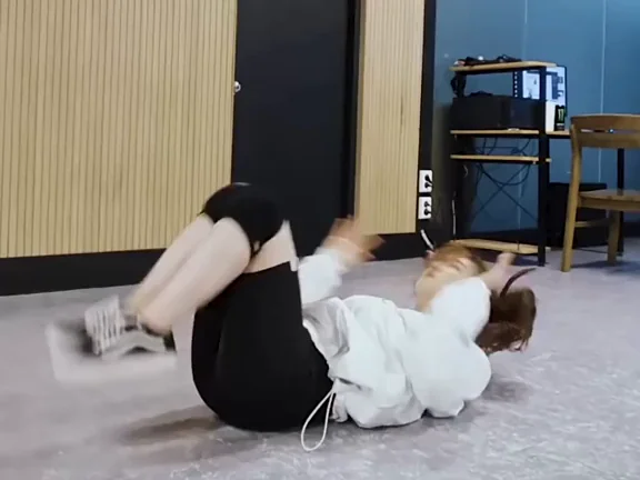 Apink - Bomi: Look What Taylor Swift Made Bomi Do